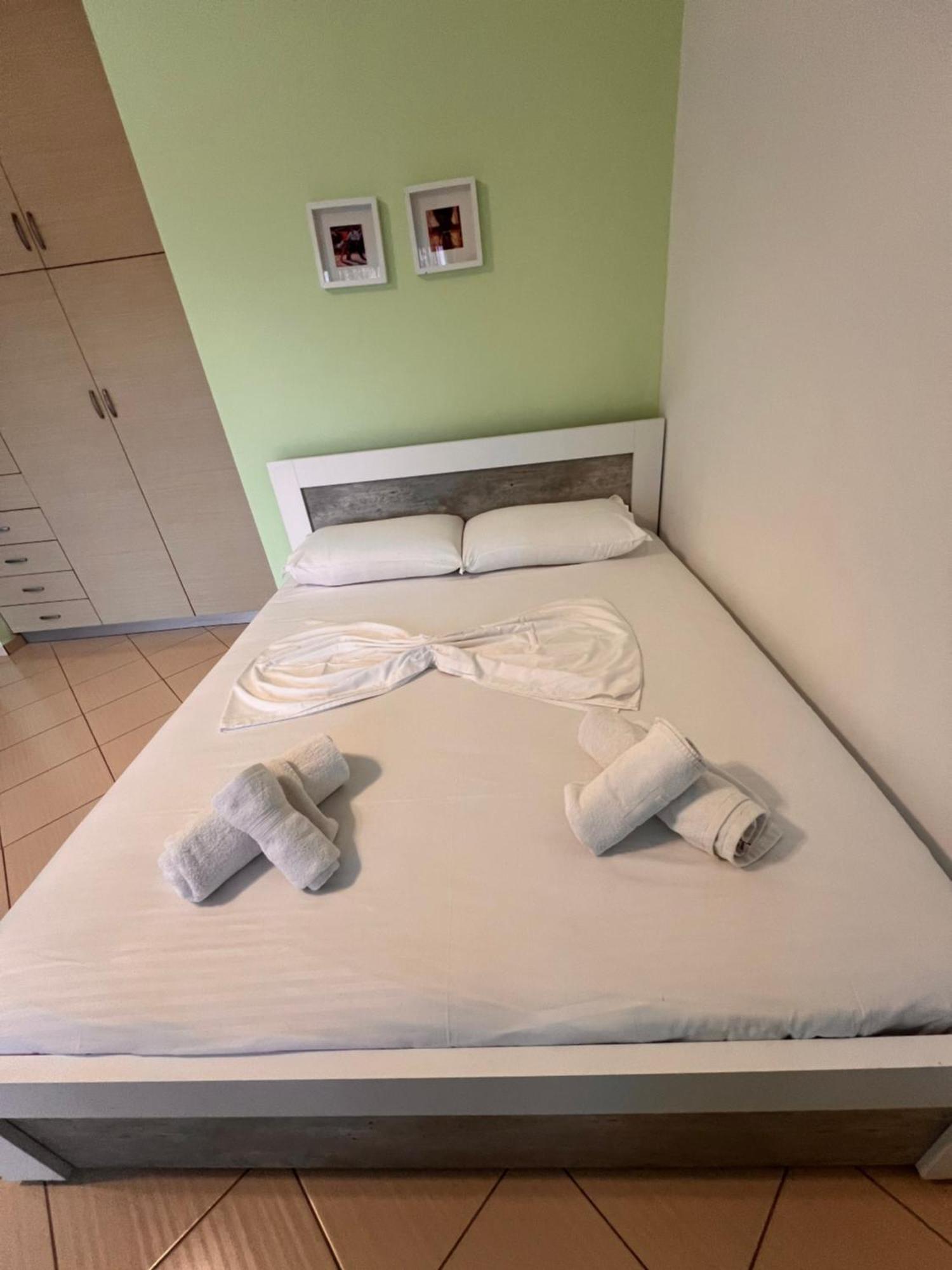 Majki Beach Apartments Саранда Екстер'єр фото
